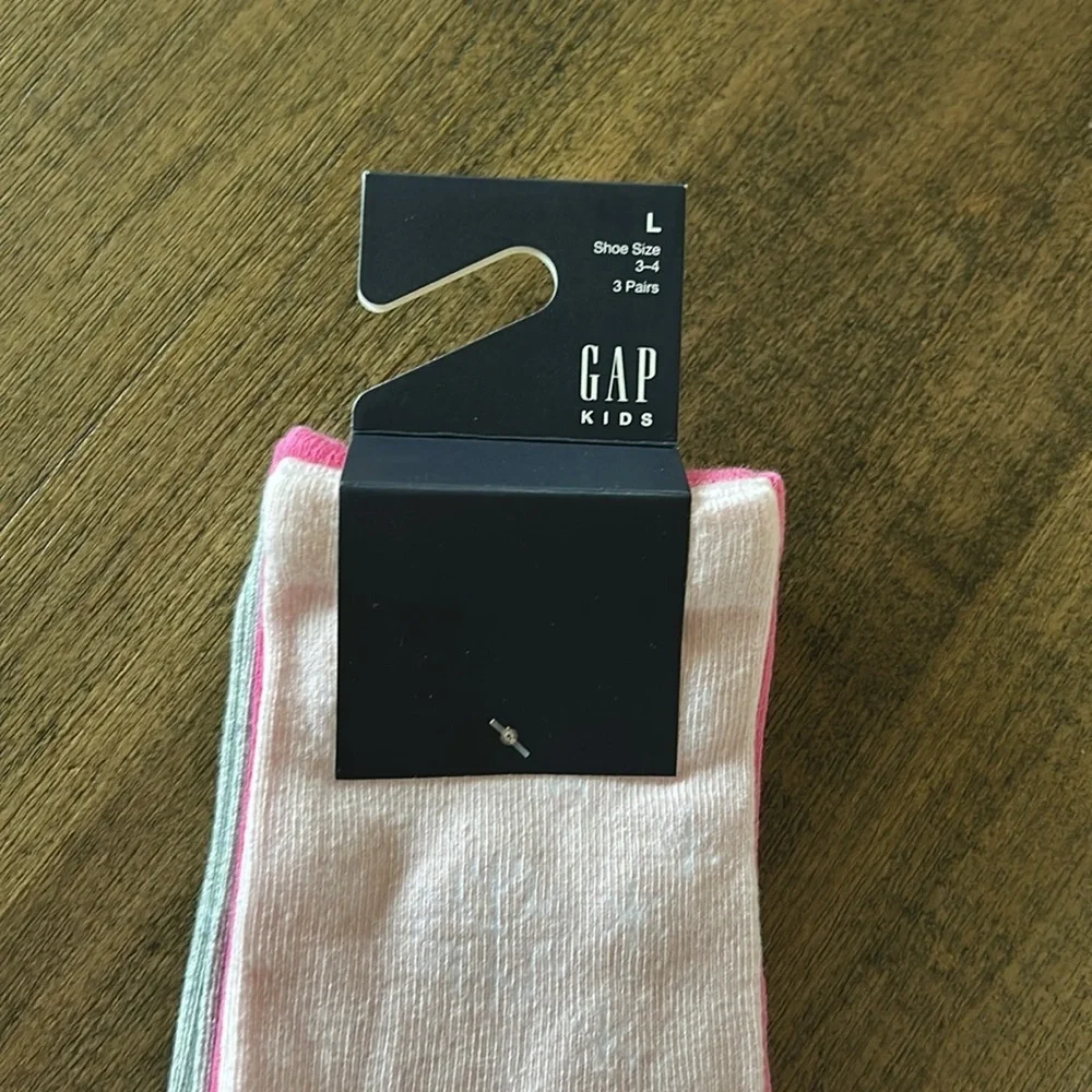 GAP socks NWT 3 pairs